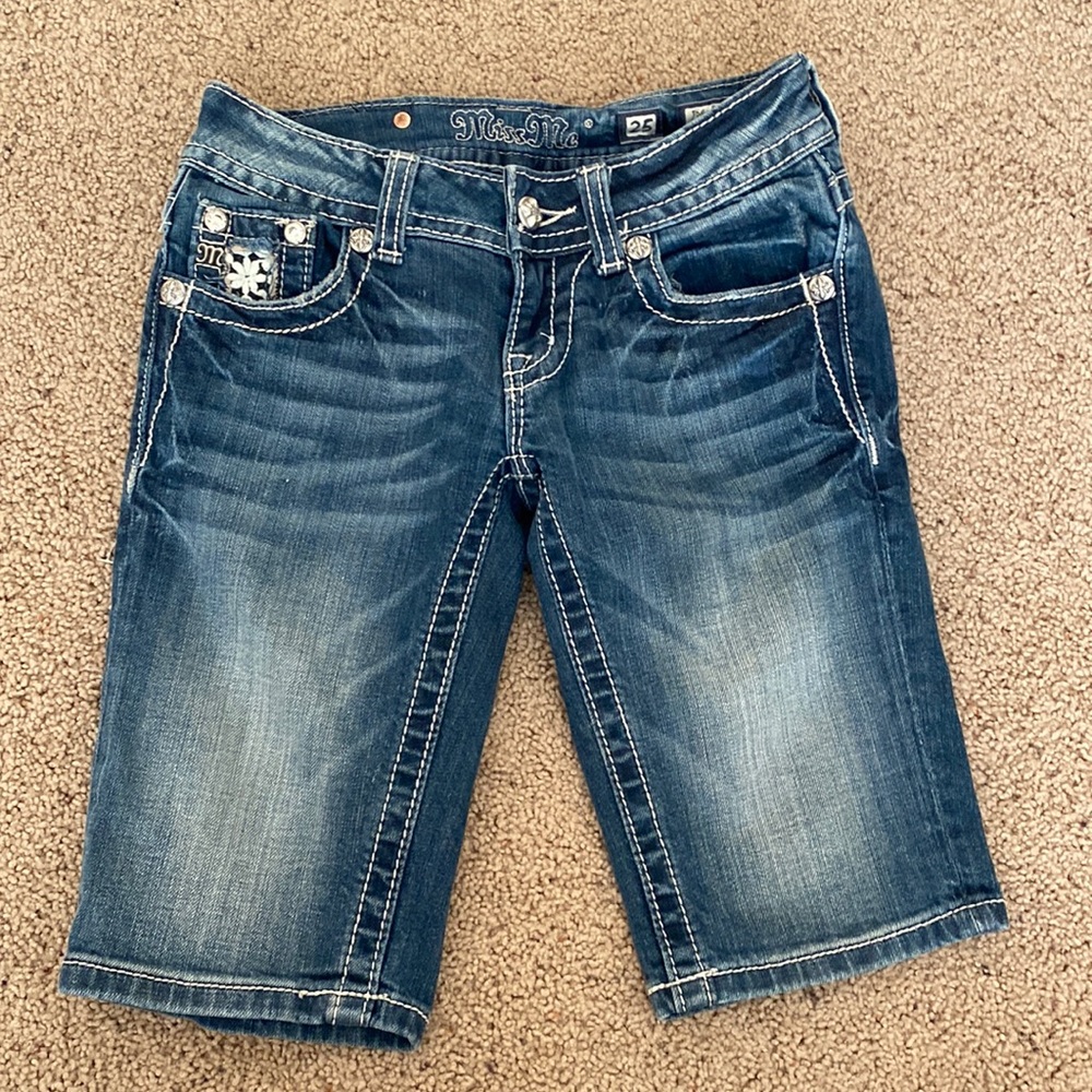Miss me Bermuda shorts with daisies size 25